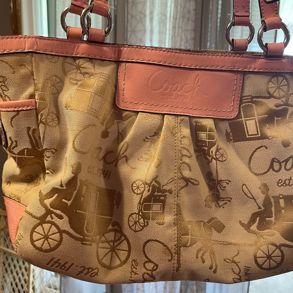 Coach Horse & Carriage Pleated East/West Gallery Tote
SKU 31831 GOOD CONDITION